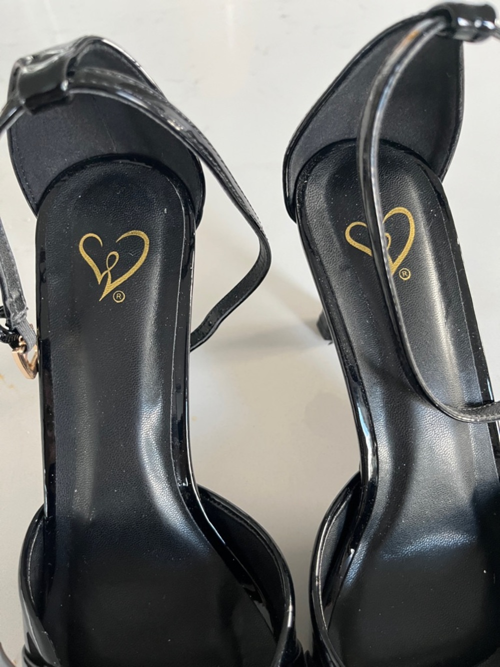 LIKE NEW Windsor Point Taken Closed Toe Buckle Pumps (Size 7.5) - Picture 5 of 8